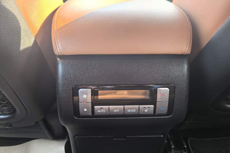 Used Haval H9 2015 2.0T Four-Wheel Drive Luxury 7-Seater Interior 7
