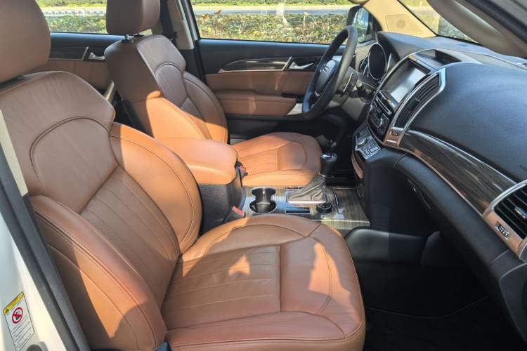 Used Haval H9 2015 2.0T Four-Wheel Drive Luxury 7-Seater Interior 8