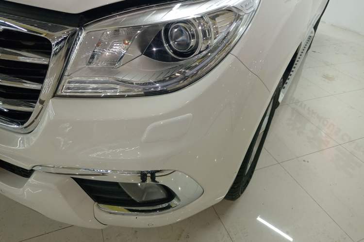 Used Haval H9 2015 2.0T Four-Wheel Drive Luxury 7-Seater Left Front Headlight