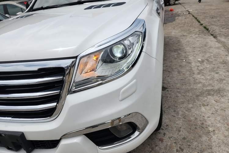 Used Haval H9 2015 2.0T Four-Wheel Drive Luxury 7-Seater Left Front Headlight