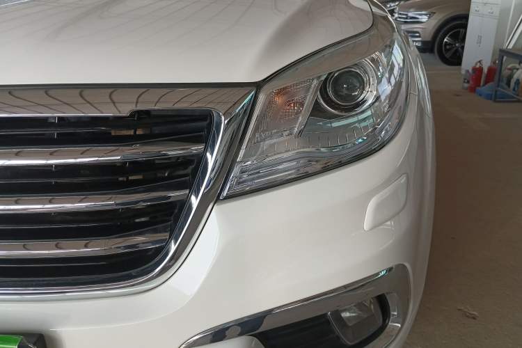 Used Haval H9 2015 2.0T Four-Wheel Drive Luxury 7-Seater Left Front Headlight
