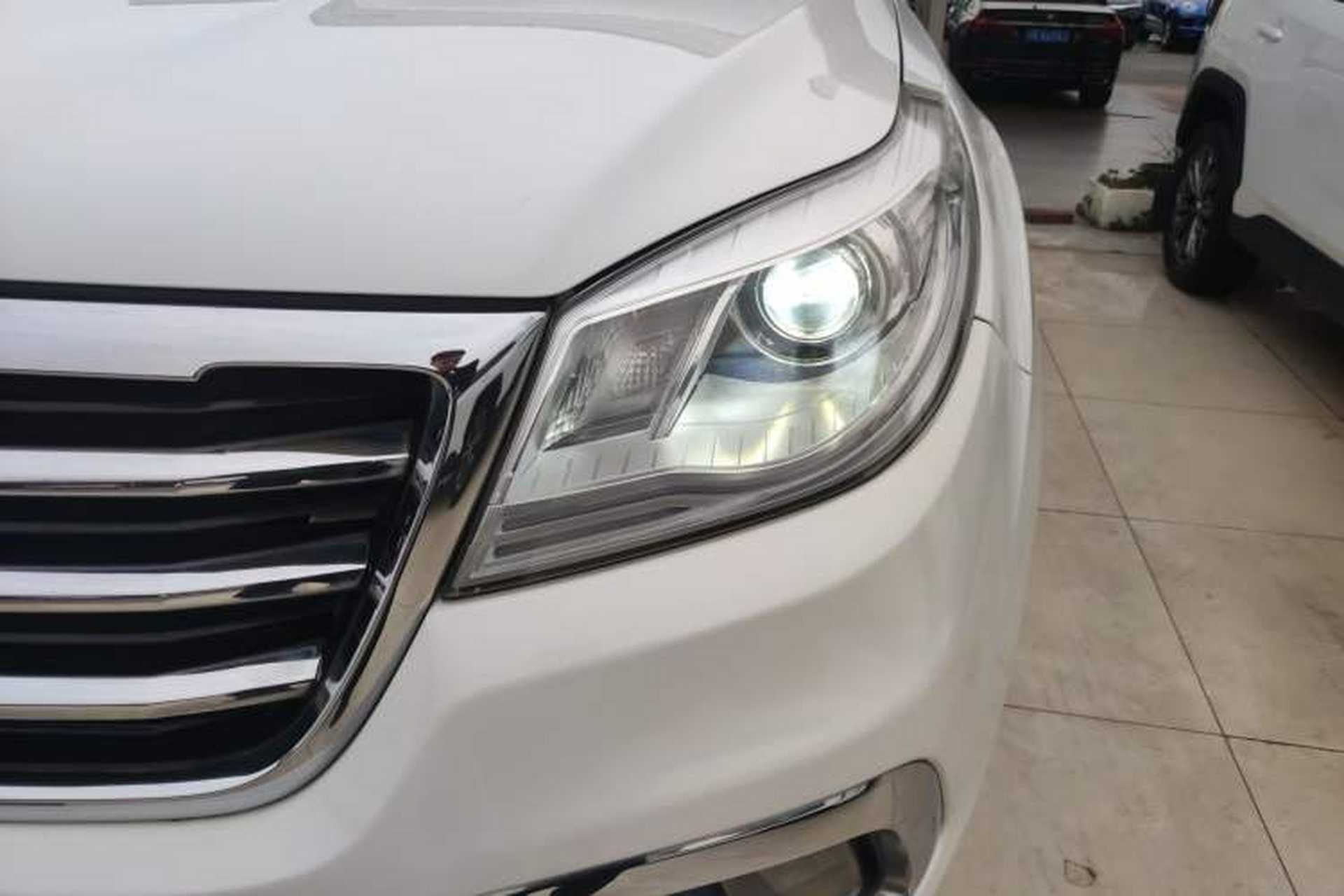 Used Haval H9 2015 2.0T Four-Wheel Drive Standard Model 7 Seats Left Front Headlight