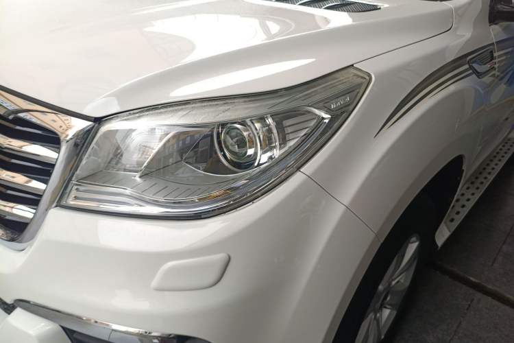 Used Haval H9 2015 2.0T Four-Wheel Drive Luxury 7-Seater Left Front Headlight