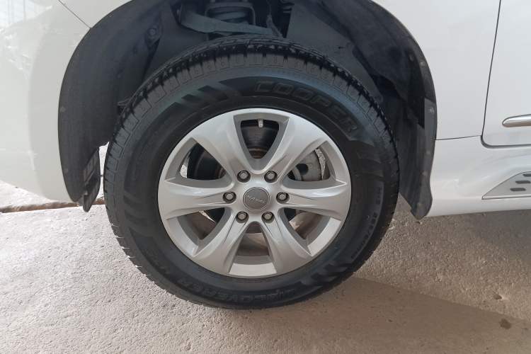 Used Haval H9 2015 2.0T Four-Wheel Drive Luxury 7-Seater Left Front Wheel Hub