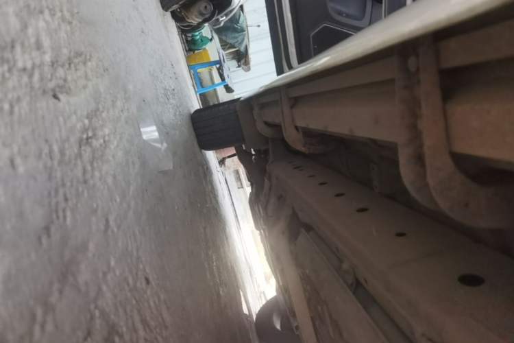 Used Haval H9 2015 2.0T Four-Wheel Drive Ultra-Luxury 7-Seater Left Side Sill