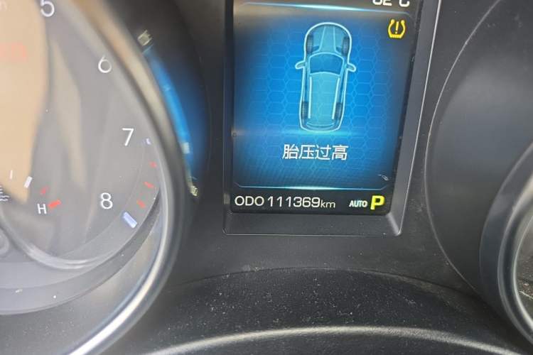 Used Haval H9 2015 2.0T Four-Wheel Drive Luxury 7-Seater Odometer Close Up