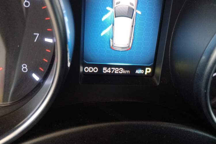 Used Haval H9 2015 2.0T Four-Wheel Drive Luxury 7-Seater Odometer Close Up