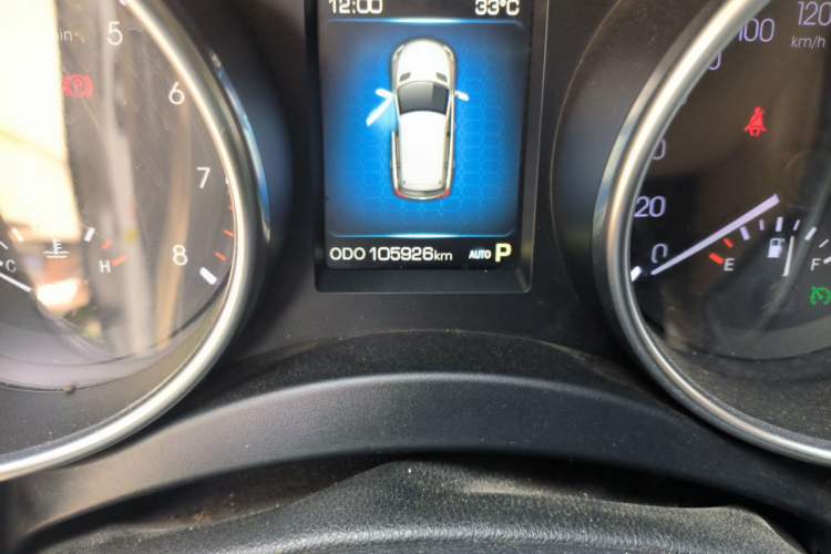 Used Haval H9 2015 2.0T Four-Wheel Drive Luxury 7-Seater Odometer Close Up