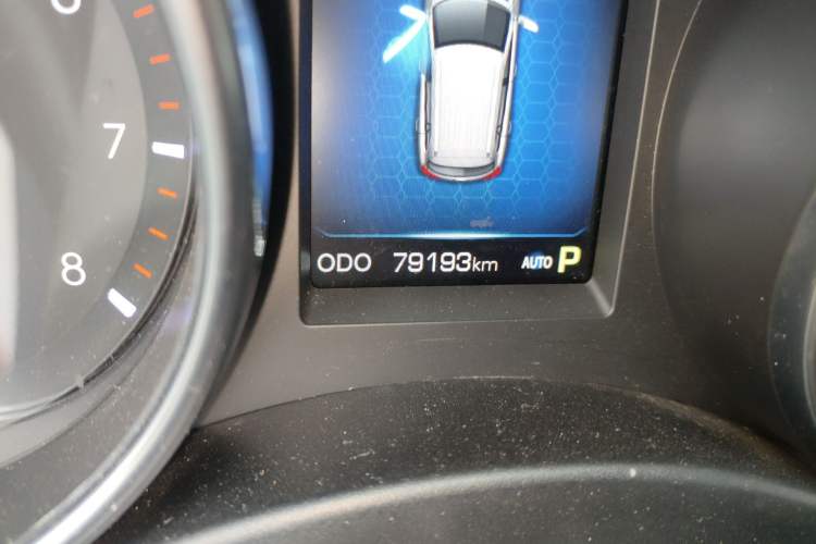 Used Haval H9 2015 2.0T Four-Wheel Drive Luxury 7-Seater Odometer Close Up