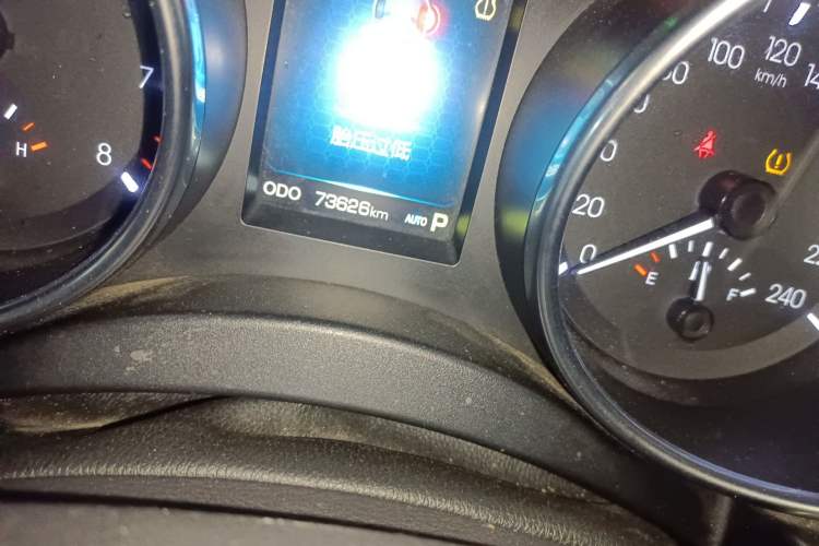 Used Haval H9 2015 2.0T Four-Wheel Drive Ultra-Luxury 7-Seater Odometer Close Up