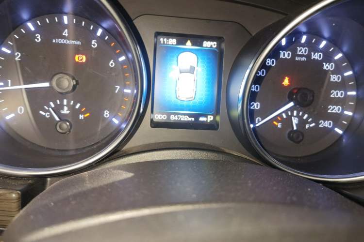 Used Haval H9 2015 2.0T Four-Wheel Drive Luxury 7-Seater Odometer Close Up