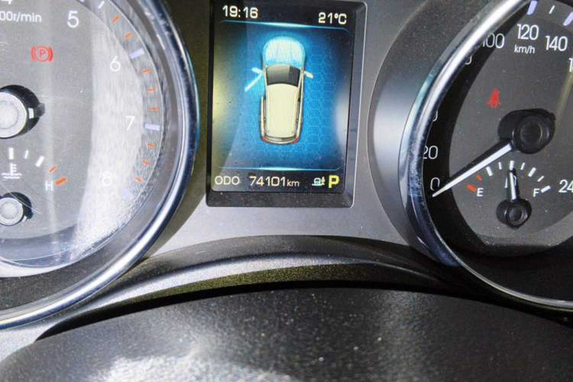 Used Haval H9 2015 2.0T Four-Wheel Drive Luxury 7-Seater Odometer Close Up