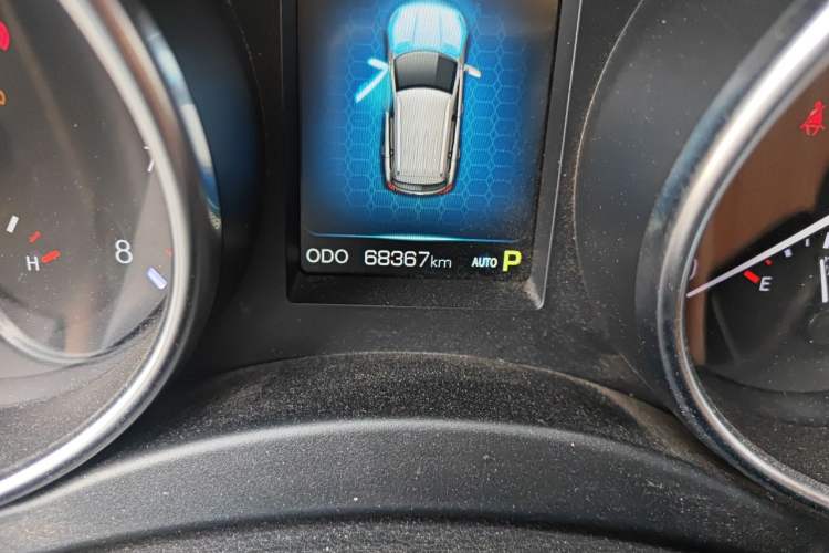 Used Haval H9 2015 2.0T Four-Wheel Drive Luxury 7-Seater Odometer Close Up