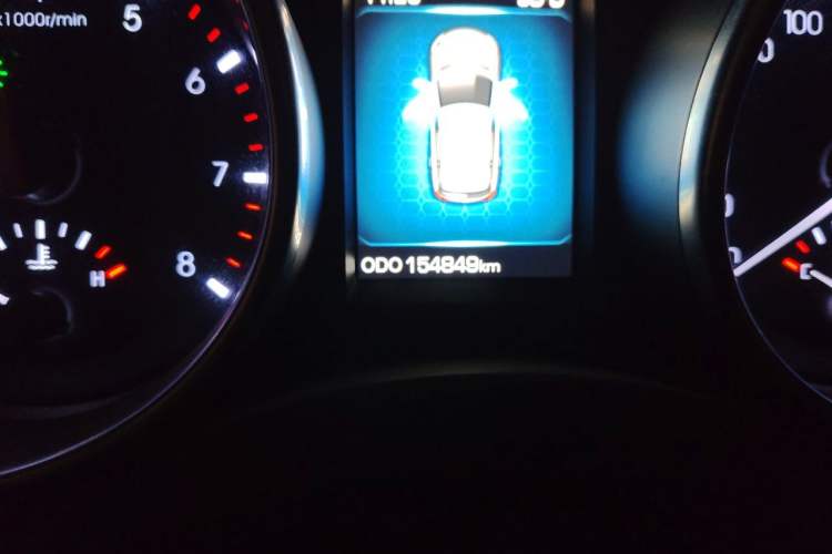 Used Haval H9 2015 2.0T Four-Wheel Drive Luxury 7-Seater Odometer Close Up