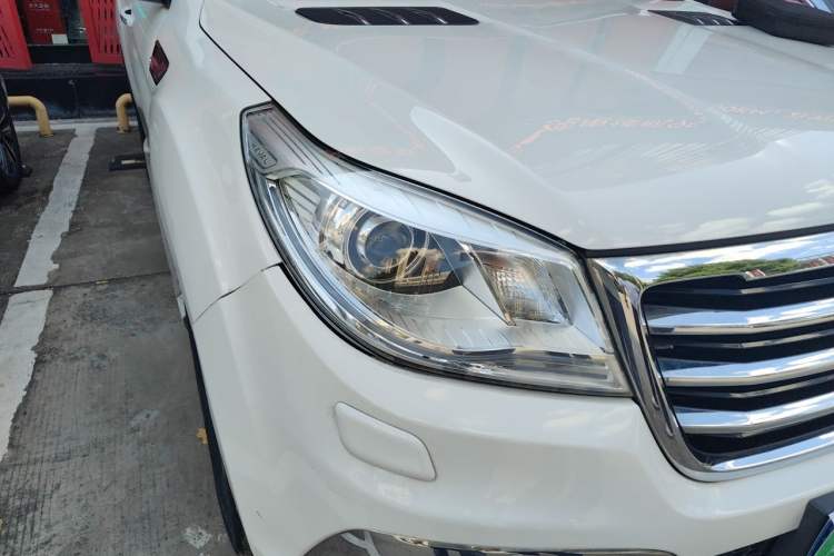 Used Haval H9 2015 2.0T Four-Wheel Drive Luxury Model 5 Seats Right Front Headlight