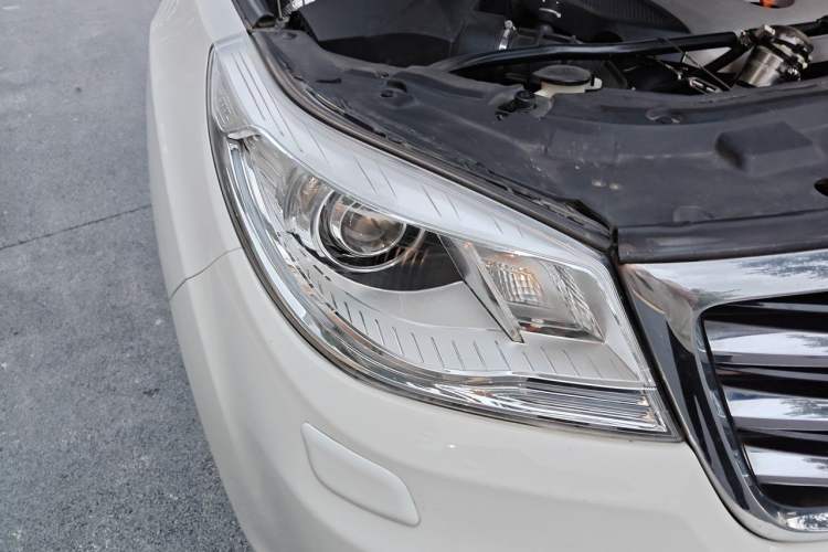 Used Haval H9 2015 2.0T Four-Wheel Drive Luxury Model 5 Seats Right Front Headlight