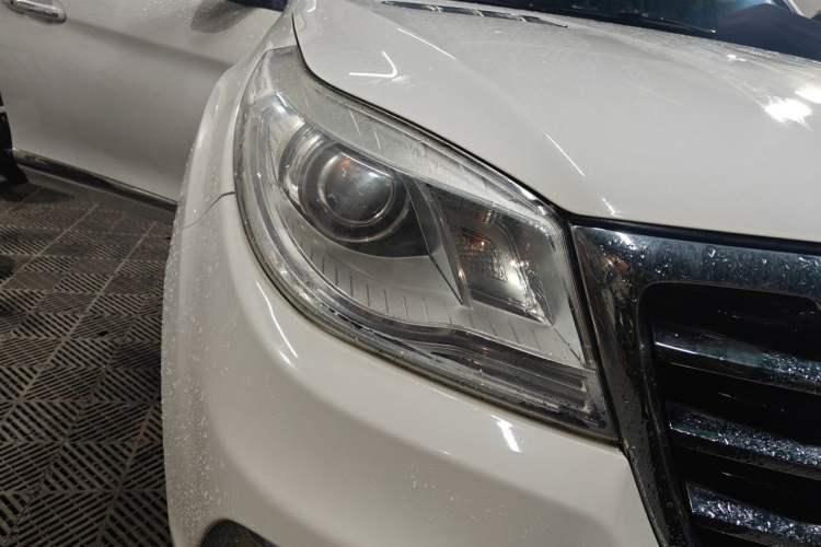 Used Haval H9 2015 2.0T Four-Wheel Drive Standard Model 7 Seats Right Front Headlight