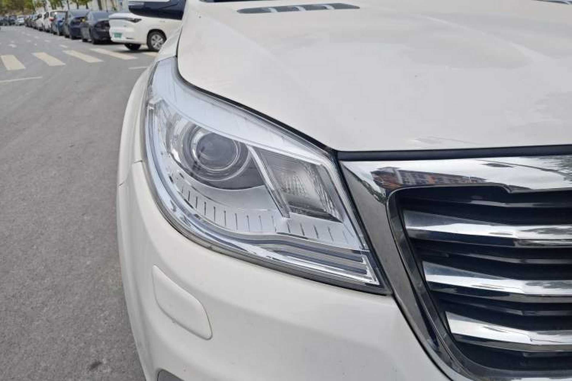Used Haval H9 2015 2.0T Four-Wheel Drive Luxury 7-Seater Right Front Headlight