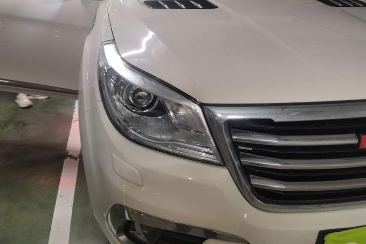Used Haval H9 2015 2.0T Four-Wheel Drive Luxury 7-Seater Right Front Headlight