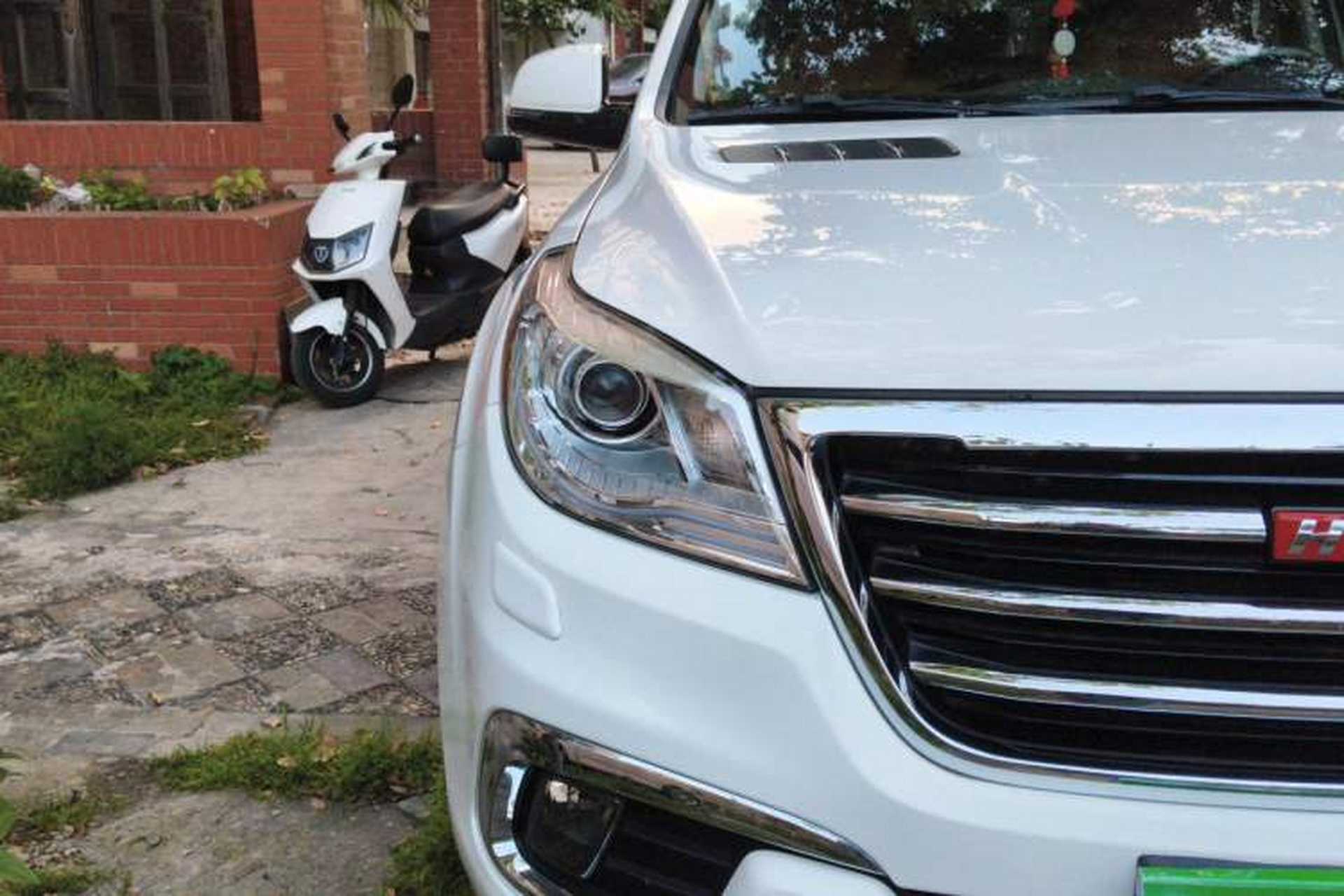 Used Haval H9 2015 2.0T Four-Wheel Drive Luxury 7-Seater Right Front Headlight