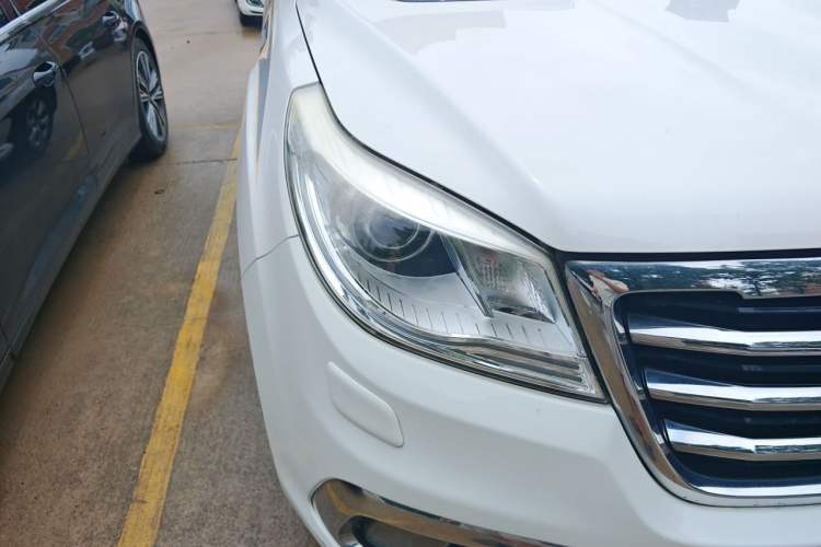 Used Haval H9 2015 2.0T Four-Wheel Drive Luxury 7-Seater Right Front Headlight