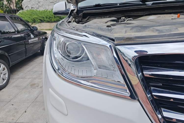Used Haval H9 2015 2.0T Four-Wheel Drive Luxury 7-Seater Right Front Headlight