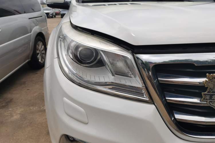 Used Haval H9 2015 2.0T Four-Wheel Drive Luxury 7-Seater Right Front Headlight