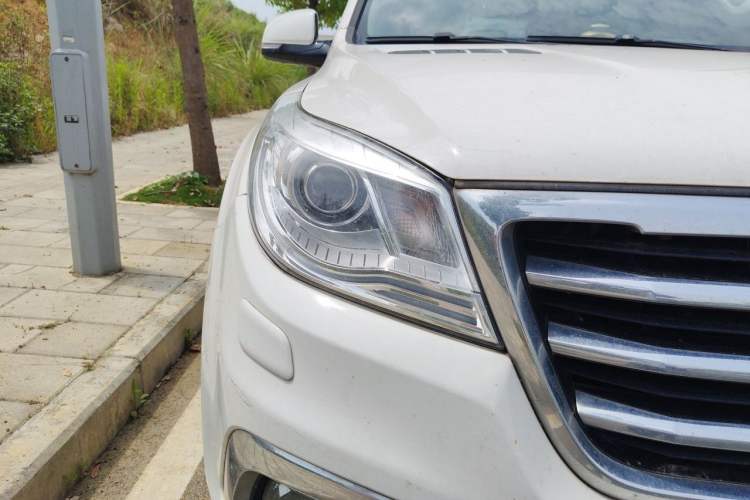 Used Haval H9 2015 2.0T Four-Wheel Drive Luxury 7-Seater Right Front Headlight