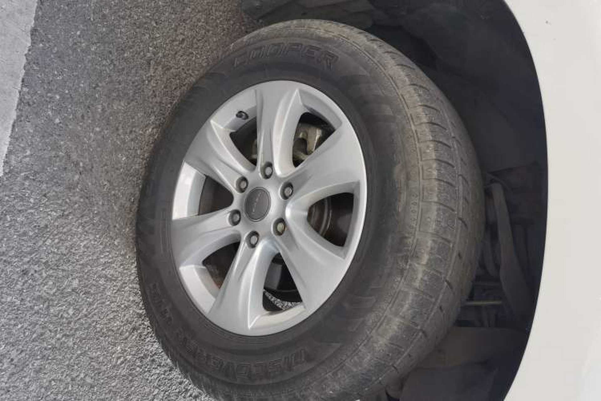 Used Haval H9 2015 2.0T Four-Wheel Drive Luxury 7-Seater Right Front Wheel Hub