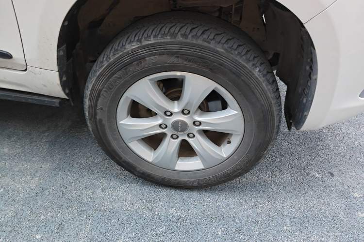 Used Haval H9 2015 2.0T Four-Wheel Drive Luxury Model 5 Seats Right Front Wheel Hub