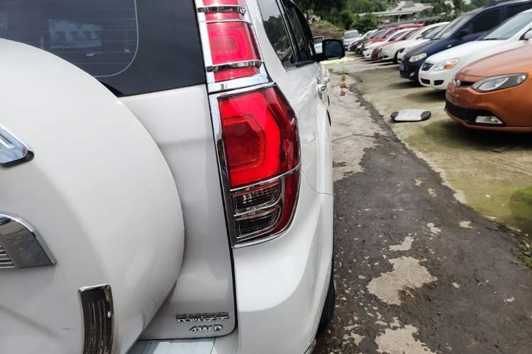 Used Haval H9 2015 2.0T Four-Wheel Drive Luxury 7-Seater Right Rear Taillight