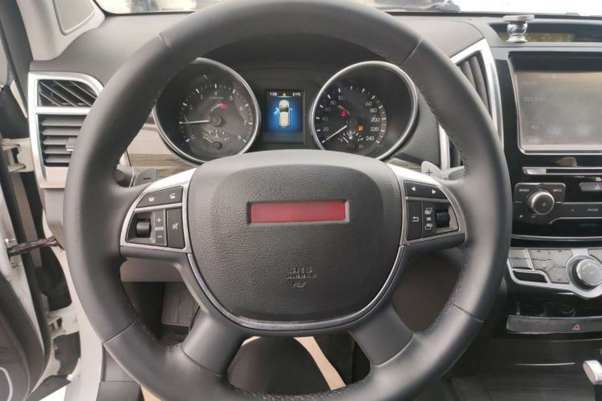 Used Haval H9 2015 2.0T Four-Wheel Drive Standard Model 7 Seats Steering Wheel