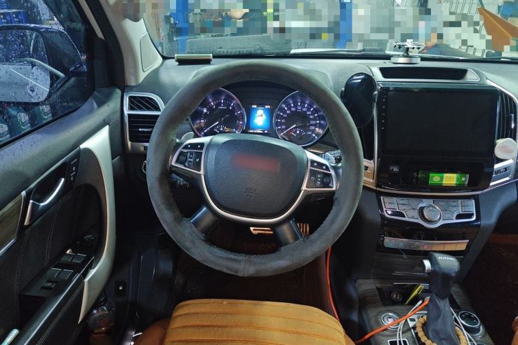 Used Haval H9 2015 2.0T Four-Wheel Drive Standard Model 7 Seats Steering Wheel