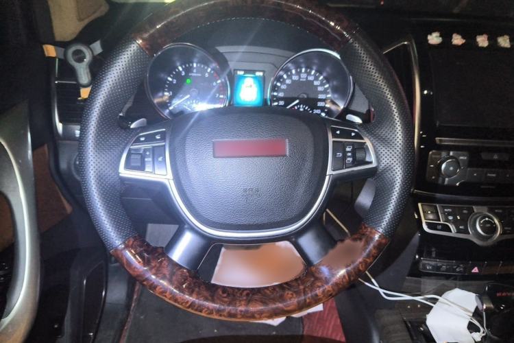 Used Haval H9 2015 2.0T Four-Wheel Drive Luxury 7-Seater Steering Wheel