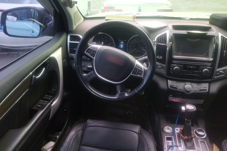 Used Haval H9 2015 2.0T Four-Wheel Drive Standard Model 7 Seats Steering Wheel