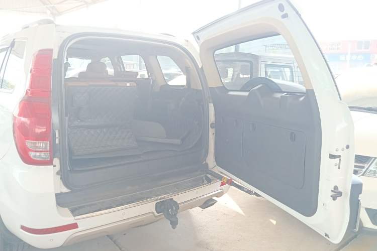 Used Haval H9 2015 2.0T Four-Wheel Drive Luxury 7-Seater Trunk