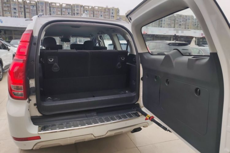 Used Haval H9 2015 2.0T Four-Wheel Drive Standard Model 7 Seats Trunk
