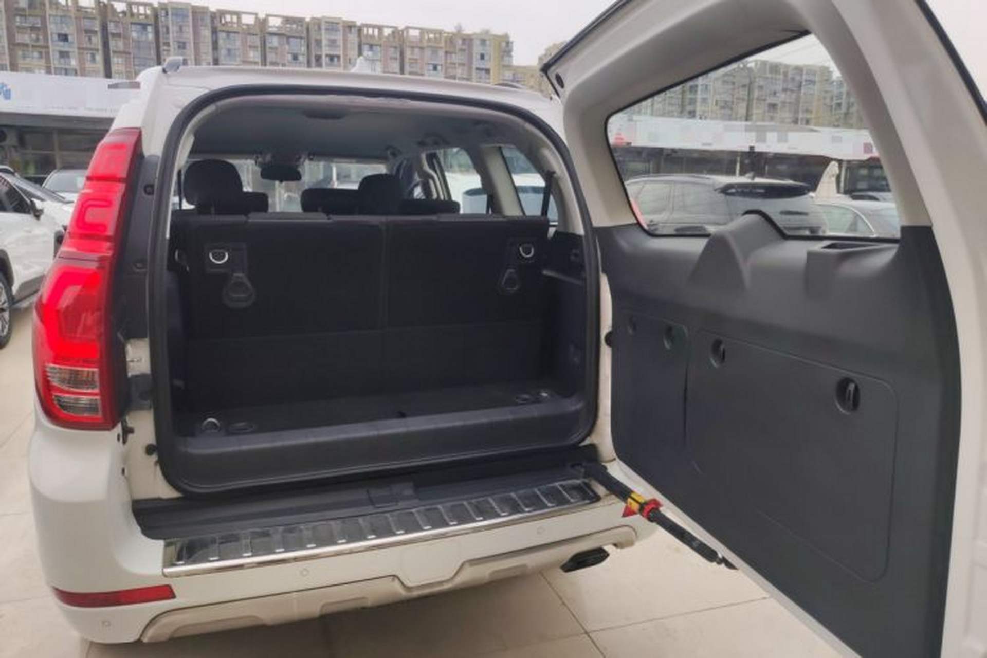 Used Haval H9 2015 2.0T Four-Wheel Drive Standard Model 7 Seats Trunk