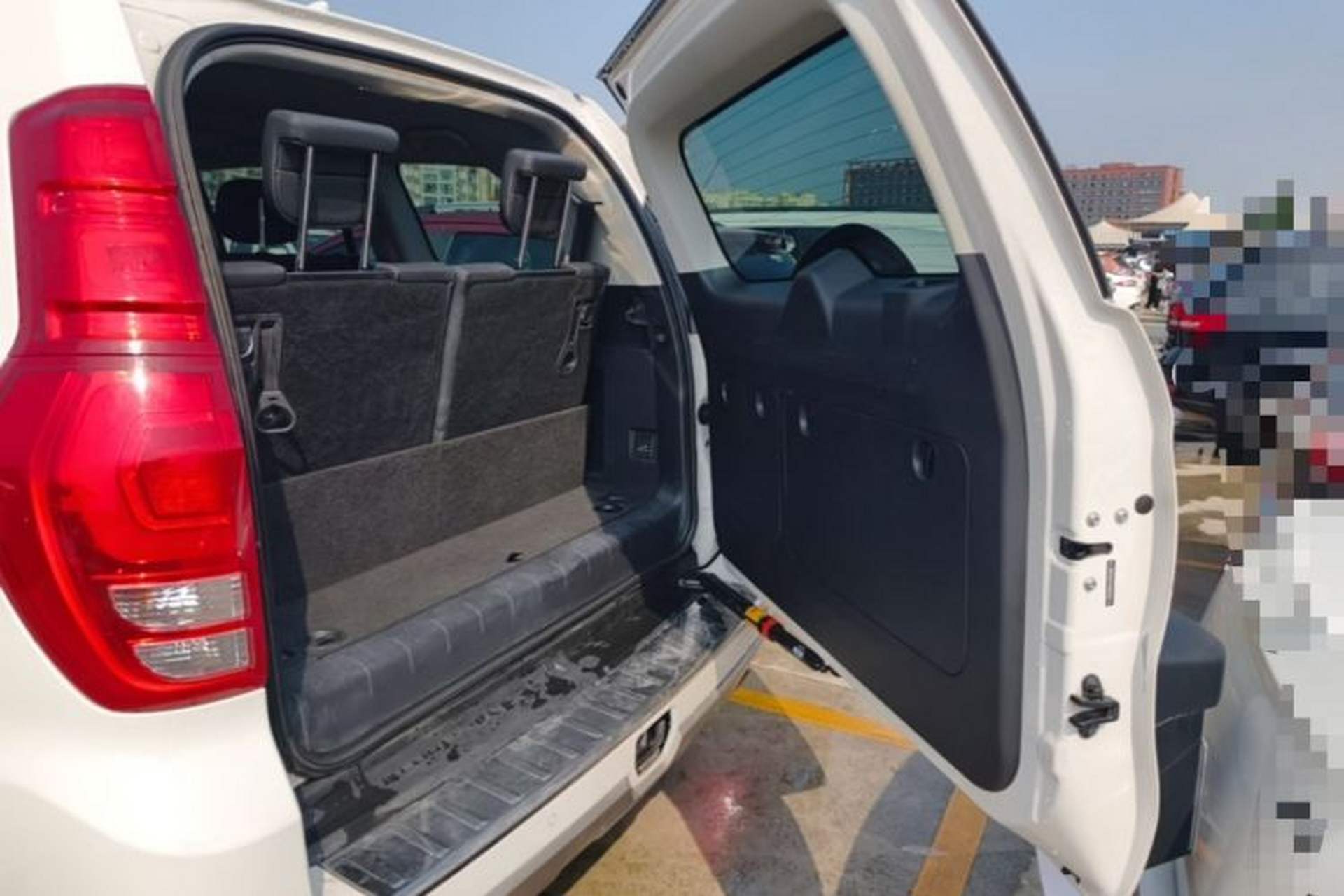 Used Haval H9 2015 2.0T Four-Wheel Drive Luxury 7-Seater Trunk