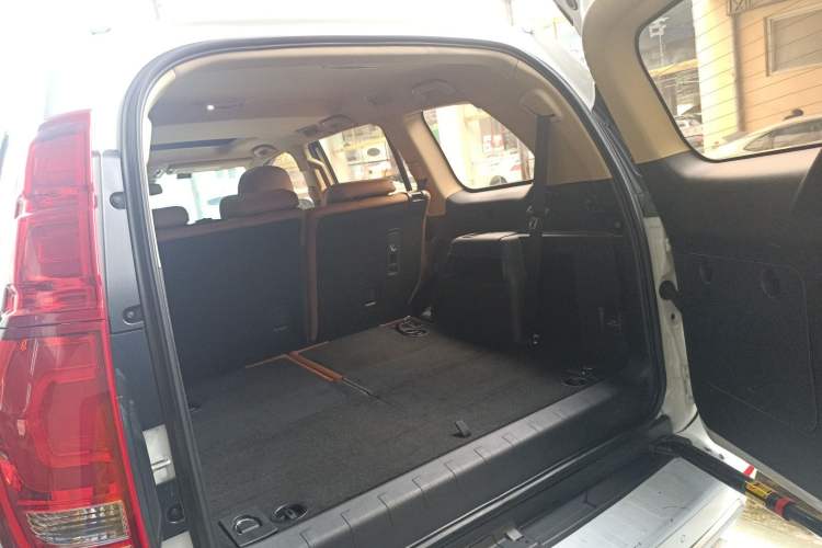 Used Haval H9 2015 2.0T Four-Wheel Drive Luxury 7-Seater Trunk