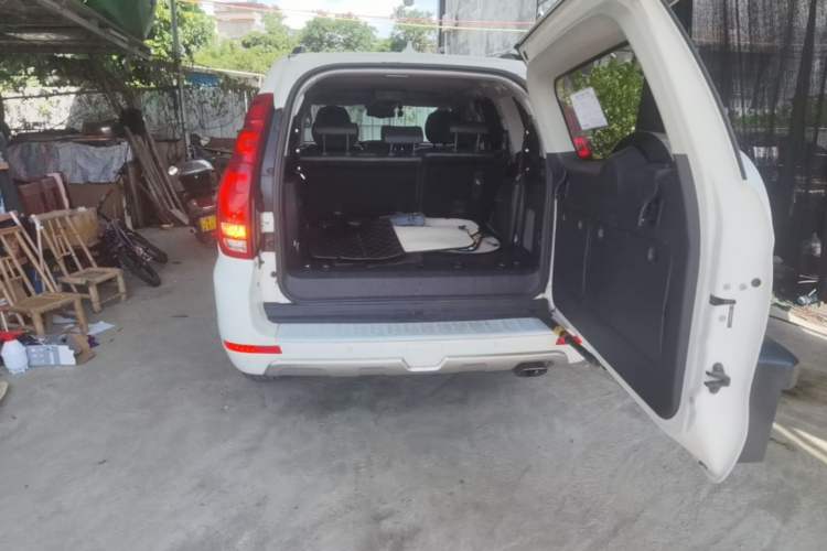 Used Haval H9 2015 2.0T Four-Wheel Drive Ultra-Luxury 7-Seater Trunk