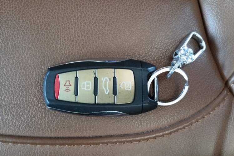 Used Haval H9 2015 2.0T Four-Wheel Drive Luxury 7-Seater Vehicle Key