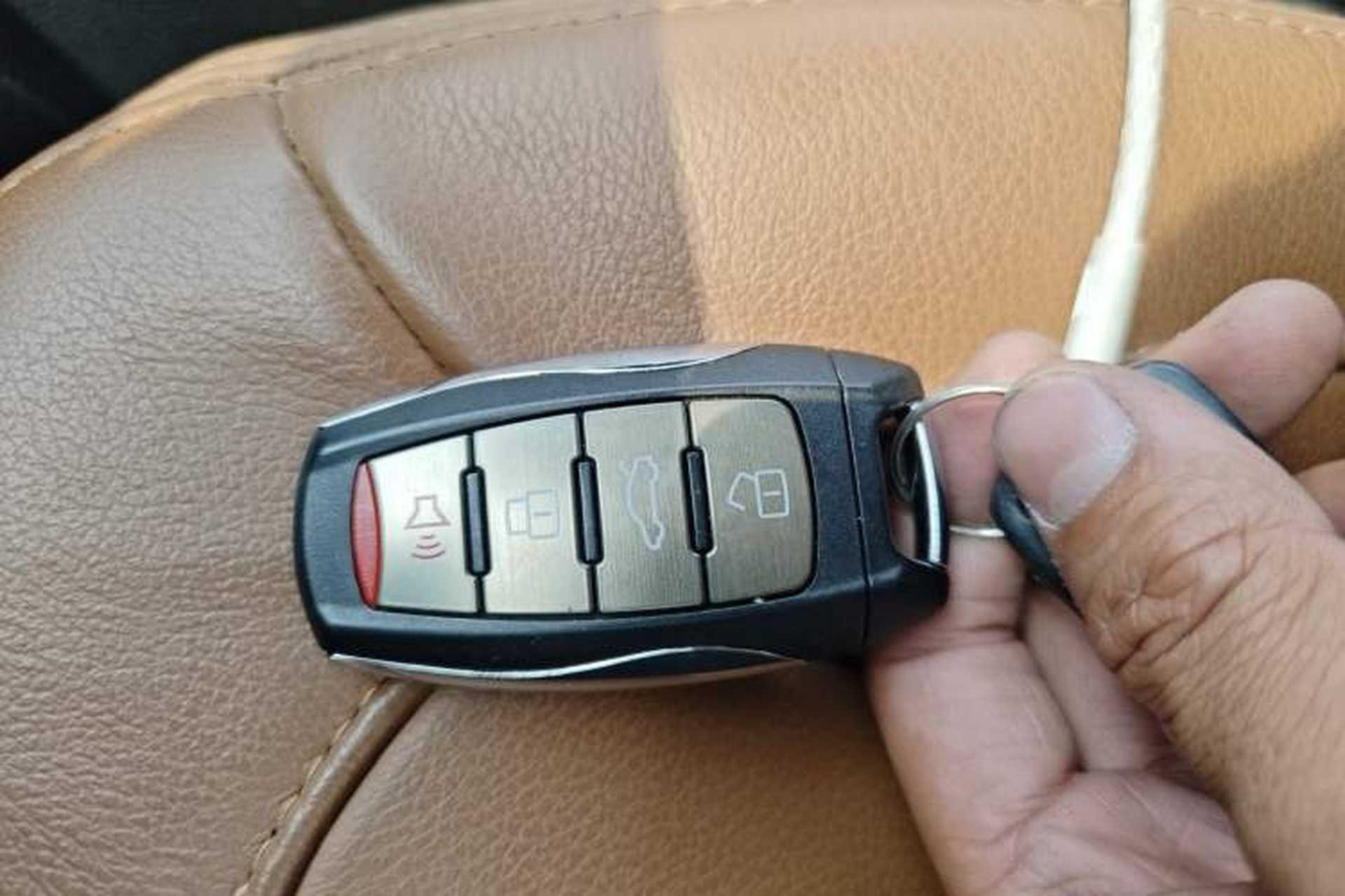 Used Haval H9 2015 2.0T Four-Wheel Drive Luxury 7-Seater Vehicle Key