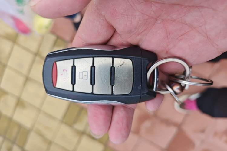 Used Haval H9 2015 2.0T Four-Wheel Drive Luxury 7-Seater Vehicle Key