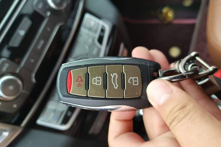 Used Haval H9 2015 2.0T Four-Wheel Drive Luxury 7-Seater Vehicle Key
