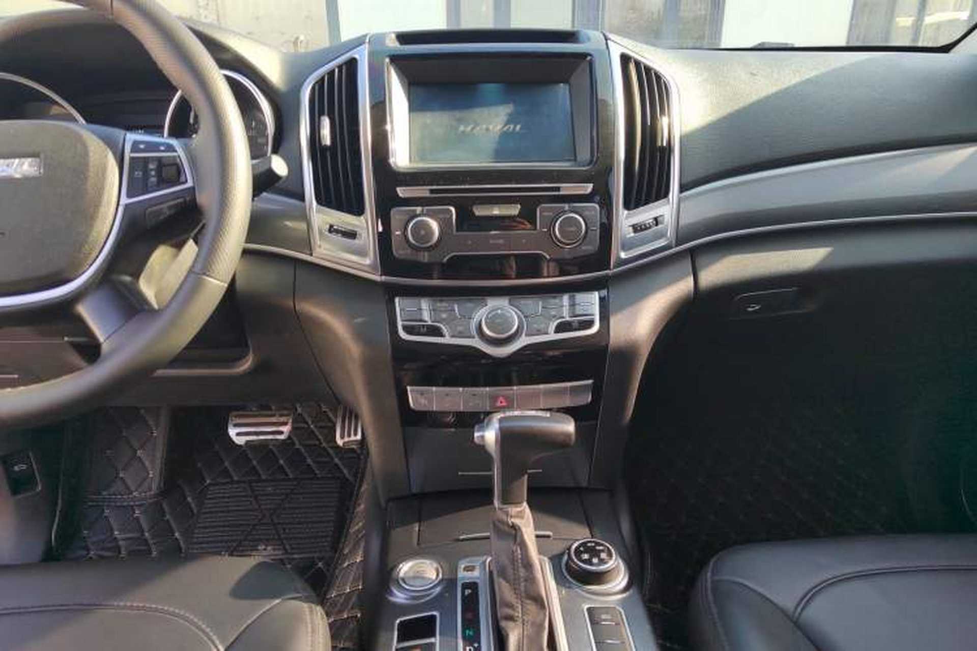 Used Haval H9 2016 2.0T Four-Wheel Drive Luxury 7-Seater Audio And AC Panel