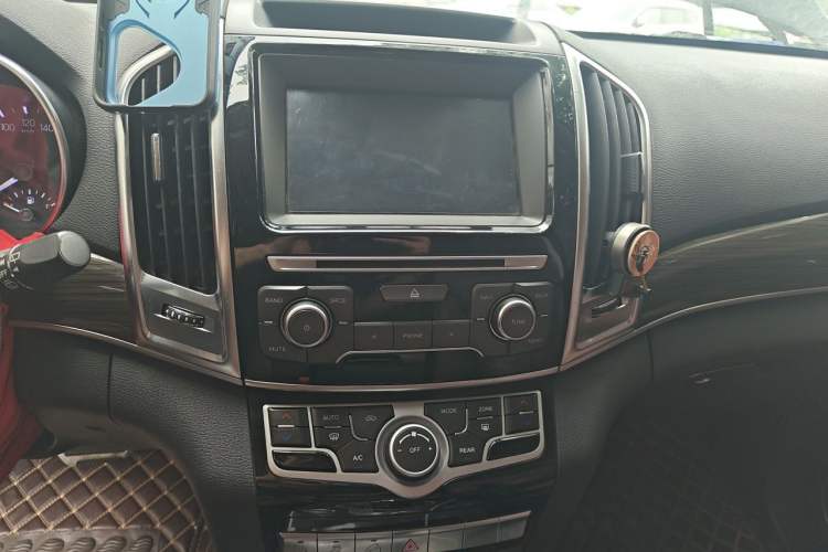 Used Haval H9 2016 2.0T Four-Wheel Drive Elite Version 7 Seats Audio And AC Panel