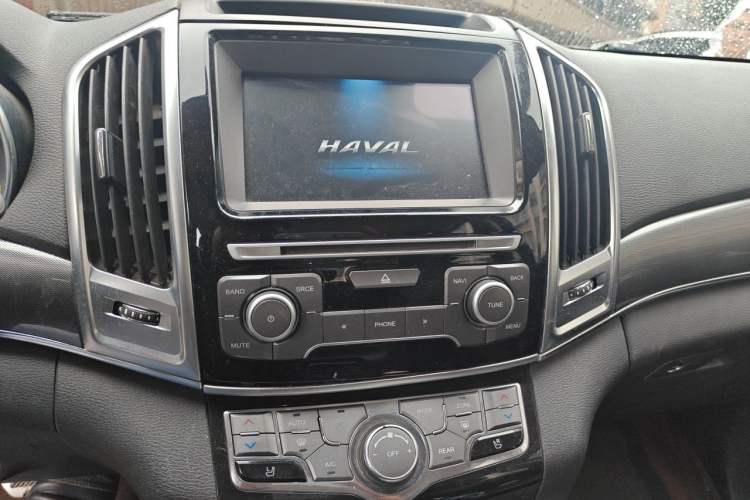 Used Haval H9 2016 2.0T Four-Wheel Drive Elite Version 5 Seats Audio And AC Panel