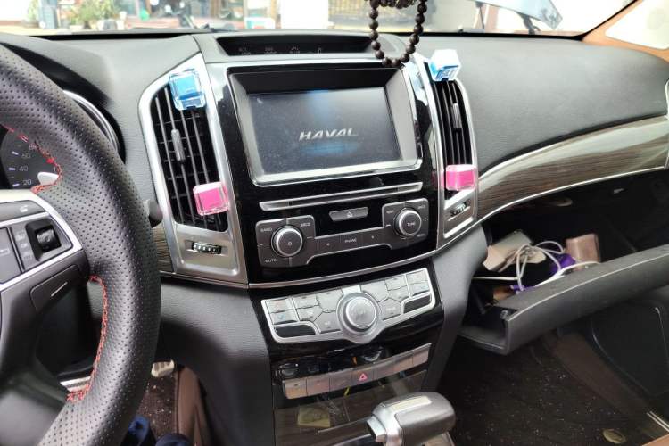 Used Haval H9 2016 2.0T Four-Wheel Drive Elite Version 7 Seats Audio And AC Panel