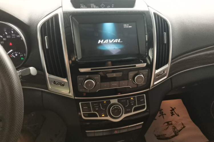 Used Haval H9 2016 2.0T Four-Wheel Drive Elite Version 7 Seats Audio And AC Panel